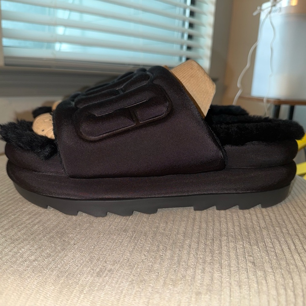 Black UGG slides - image 3